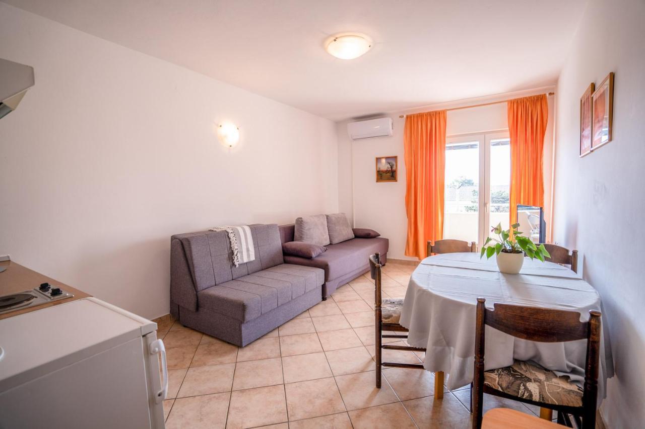 Apartments Valentin Privlaka  Exterior photo